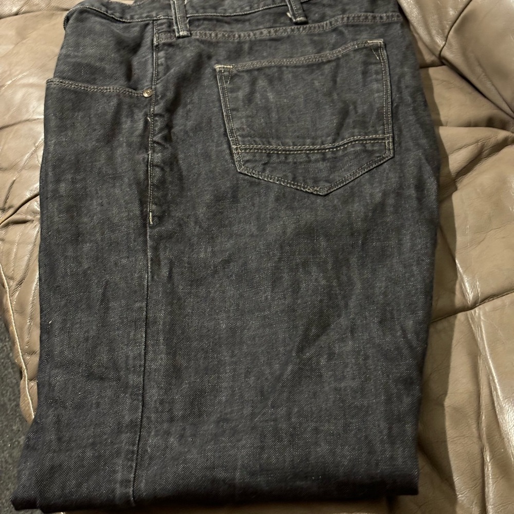 ‘Arizona’ Men’s Straight Denim Jeans with Textured Finish
Great condition!!